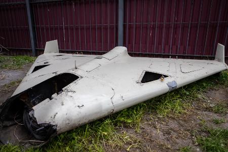 　ロシア軍がウクライナの首都キーウの攻撃に使用したイラン製無人機「シャヘド」の残骸＝２０２３年５月、キーウ（ゲッティ＝共同）